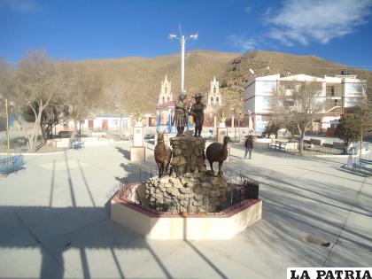 Plaza de Escara, uno de los municipios que busca sus recursos propios /ACEBOOK