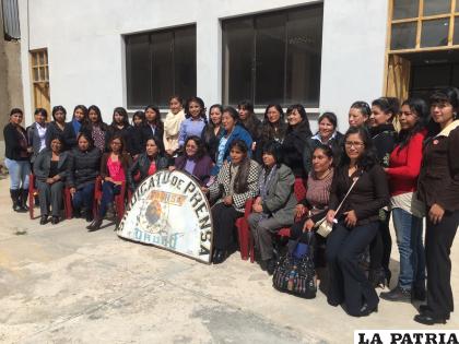 Año que pasa crece la familia del periodismo en Oruro /LA PATRIA