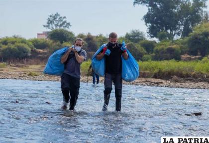 Alexis Dessard, limpiando el río Guadalquivir de Tarija /RRSS