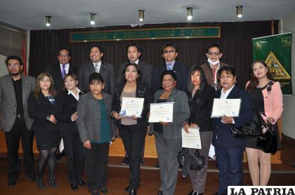 Los nuevos afiliados a la Asociación de Periodistas de Oruro /LA PATRIA