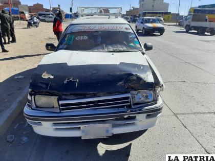 La parte frontal de uno de los motorizados quedó más afectada /LA PATRIA
