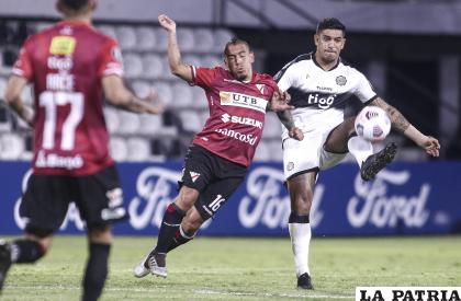 La acción del cotejo de ida, ocasión en que venció Olimpia 2-1/APG