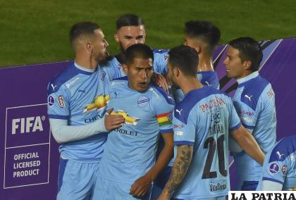 Erwin Saavedra anotó los dos goles de Bolívar de penal /APG