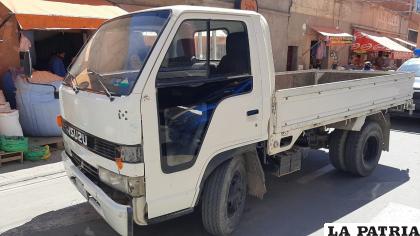 La camioneta no cuenta con su retrovisor /LA PATRIA