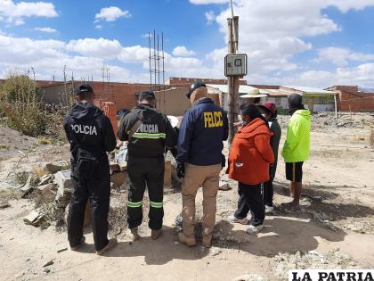 Policías realizan las indagaciones de lo ocurrido /LA PATRIA