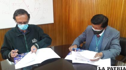Rector de la UTO, David Ismael y el presidente del Colegio de Ingenieros Civiles de Oruro, Iván Choqueticlla /LA PATRIA