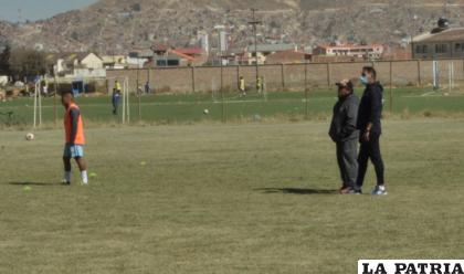 Ferrufino dirige sus últimas prácticas al frente del primer equipo, al no estar en los planes de Fontana /LA PATRIA