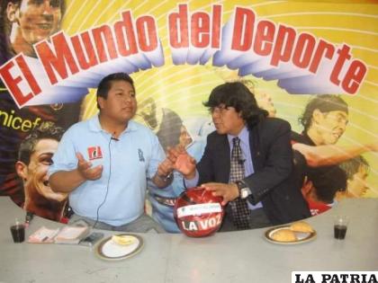 El periodista deportivo Pedro Yucra (derecha) /Archivo Internet