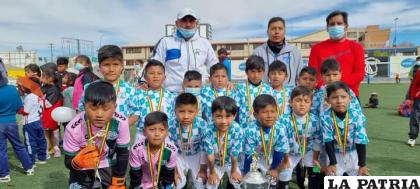 El club ADR campeón de la división Sub-7 /Oruro Royal