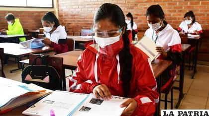 Clases semipresenciales en la zona Sur de Cochabamba /RR.SS.