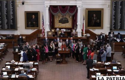 La representante demócrata Donna Howard ofrece su postura contra una estricta iniciativa contra el aborto /AP Foto/Eric Gay
