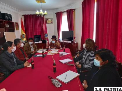El Concejo Municipal de Oruro en una reunión /CMO