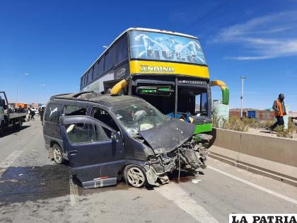 La vagoneta habría invadido el carril por donde venia el ómnibus /la patria