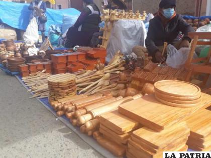 Los feriantes del Oruro Moderno, también tienen restricciones para salir hoy /LA PATRIA