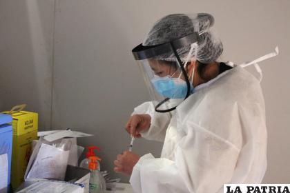 Maestros del área urbana y rural podrán beneficiarse de la vacuna /LA PATRIA
