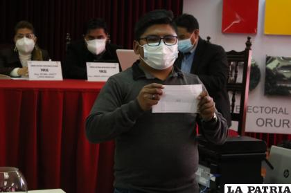 Jhetter Choque ganó el sorteo y es el quinto concejal de Andamarca /TEDO