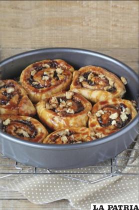 ROLES DE CANELA CON PASAS Y NUECES