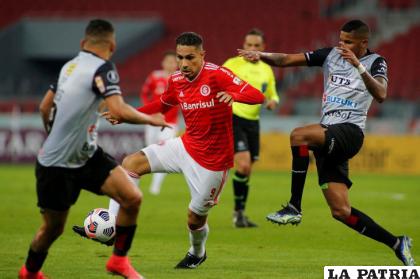 La acción del cotejo que terminó con el marcador igualado 0-0 /ultimahora.com