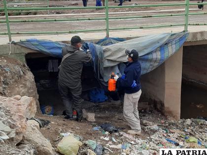 Falleció bajo el puente donde dormía /LA PATRIA