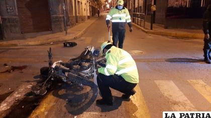 Efectivos policiales realizan los trabajos técnicos y de campo /LA PATRIA