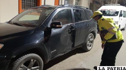 El motociclista colisionó contra la parte lateral de la vagoneta /LA PATRIA