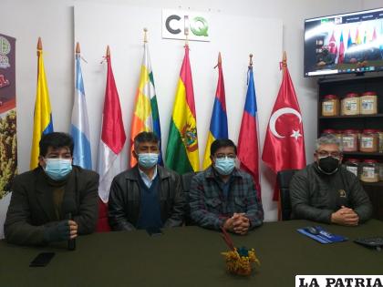 Firma de convenio UTO y CIQ para maestría para fortalecer la producción orgánica/CIQ