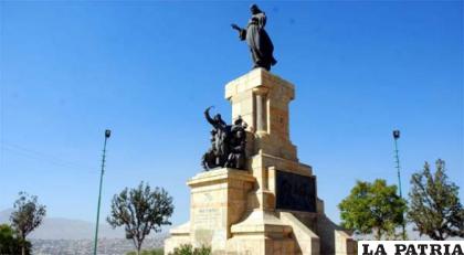 Las heroínas de la coronilla en Cochabamba, reflejan el valor de las mujeres 