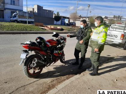 La persona de la tercera edad fue atropellada y evacuada a un centro médico /LA PATRIA