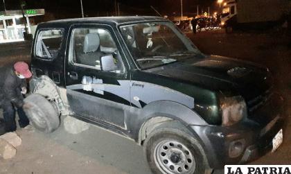 El jeep registró daños materiales en su rueda trasera /lA PATRIA