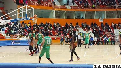El partido se cumplió en el coliseo “Ciudad de Potosí” ante regular cantidad de asistentes /liboadictos