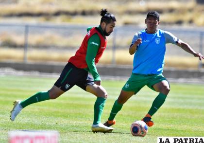 Los jugadores de los clubes paceños serán la base para el partido del próximo jueves /APG