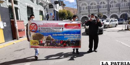 Taxistas y afiliados al Transporte libre se movilizaron con una caravana /LA PATRIA