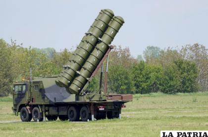 Sistemas antiaéreos chinos HQ-22, cuya versión de exportación es conocida como FK-3 /AP Foto /Darko Vojinovic