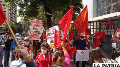 Militantes del Partido Comunista de Venezuela (PCV) protestando contra el Gobierno /Archivo EFE