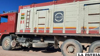 Uno de los camiones que transportaba los alimentos de contrabando /Aduana Nacional