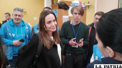Angelina Jolie durante su vista en Ucrania /Internet