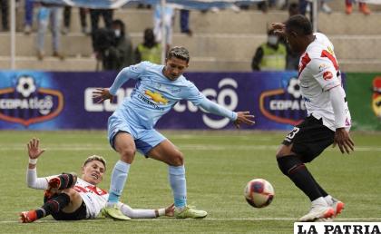 Bolívar planteó un buen fútbol de manera que los “millonarios” no pudieron ganar el partido /APG