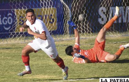 Andrés Llano le dio el triunfo a FC Universitario en el 93 /APG