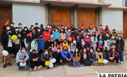 Son un centenar de jóvenes y niños los que forman parte del grupo de monaguillos /LA PATRIA