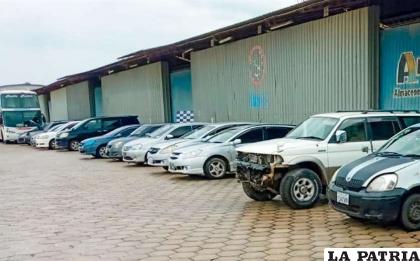 Autos indocumentados decomisados /ADUANA NACIONAL