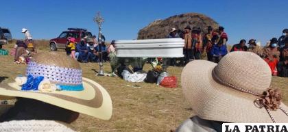 La niña fue velada por sus familiares y cercanos /Unitel
