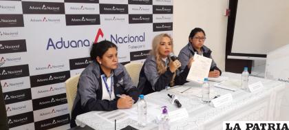La presidente Serrudo (centro) confirmó las medidas /LA PATRIA