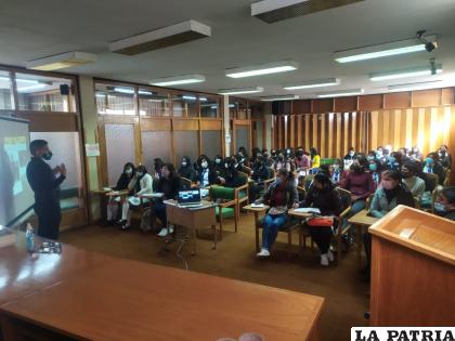 Taller de liderazgo en los ambientes de la FEPO 
 /LA PATRIA