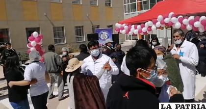 El personal de Salud bailó junto a sus pacientes
/captura

