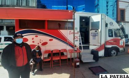 La unidad móvil se ubica en la plaza Manuel Castro y Padilla  
/LA PATRIA