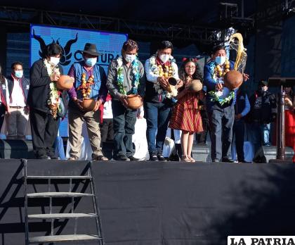Autoridades y dirigentes inauguraron ayer la Feria /LA PATRIA