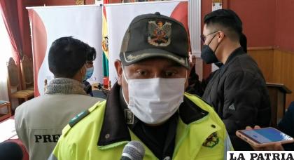 El jefe de la Unidad de Defensa al Consumidor, suboficial Carlos Choque /LA PATRIA 
