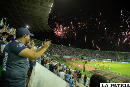 El partido clásico cruceño se jugó a estadio lleno /APG