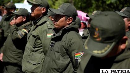 Funcionarios policiales durante una formación /EFE