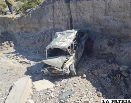 La vagoneta se embarrancó ocho metros y ocasionó cuatro heridos / Tránsito
